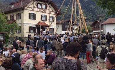 Maibaum-Aufstellen in Oberbayern!