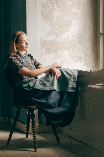 Ärmeldirndl Therese blau geblümt