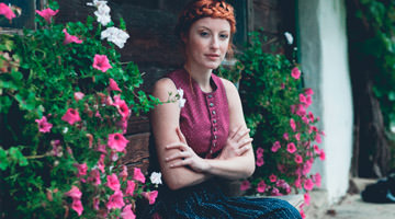 Hochgeschlossene Dirndl