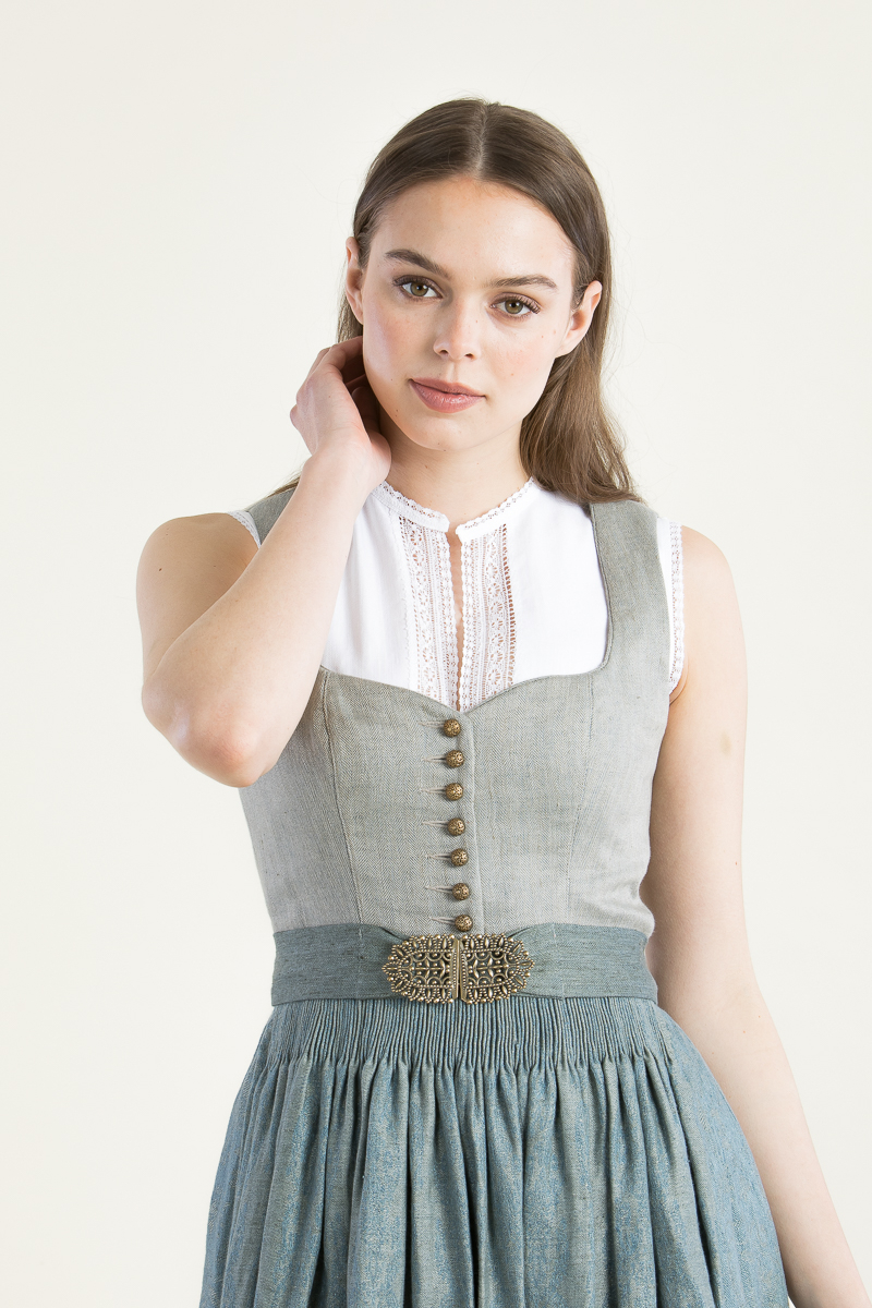 Dirndl Hedi mit Herzausschnitt K0952 cloud blue